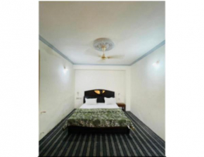 Hotel Muneer Ishfan, Srinagar, Near Dal Lake